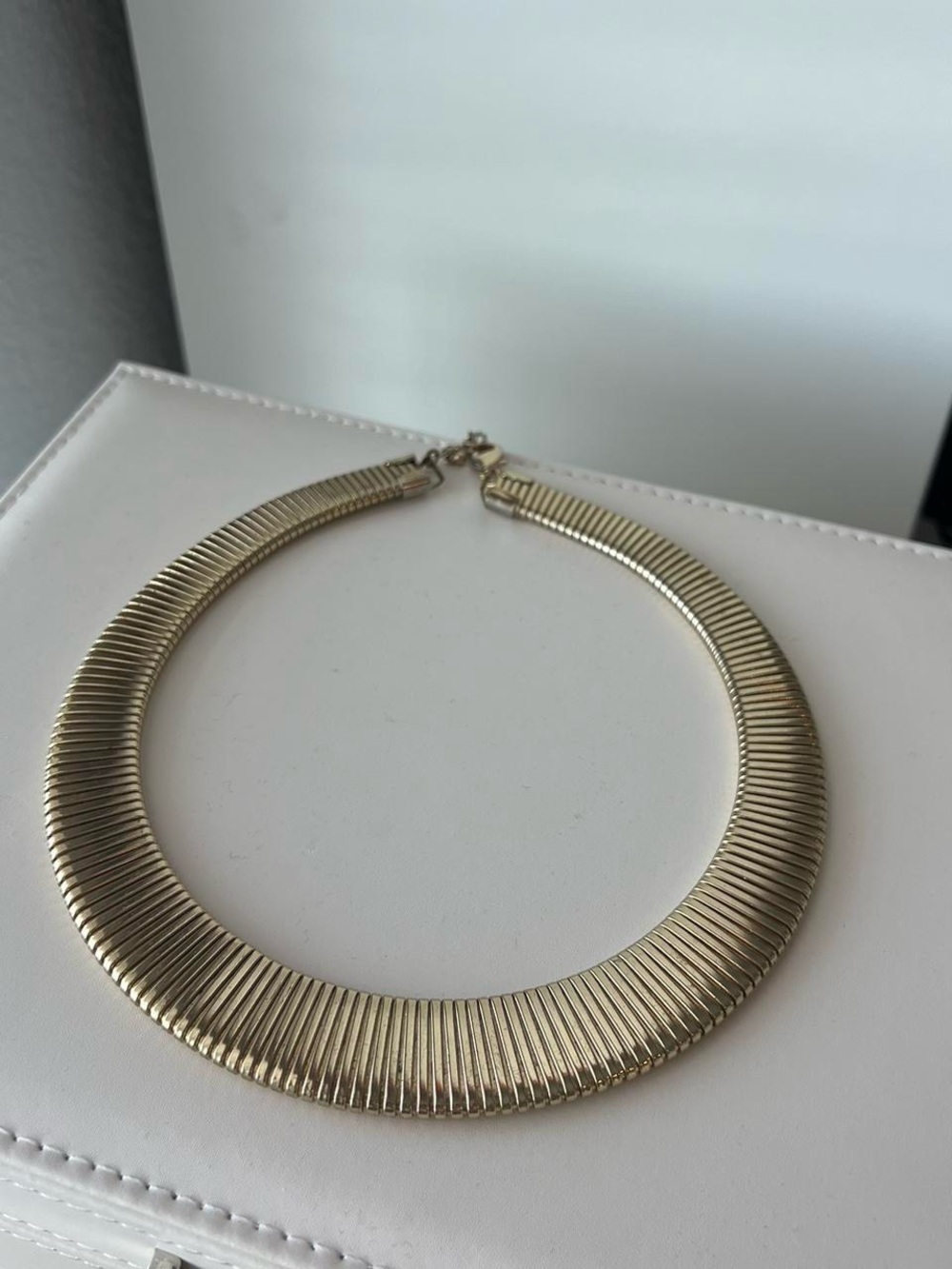 Gold Ribbed Collar Necklace - Elegant Women's Jewelry - Picture 8 of 8